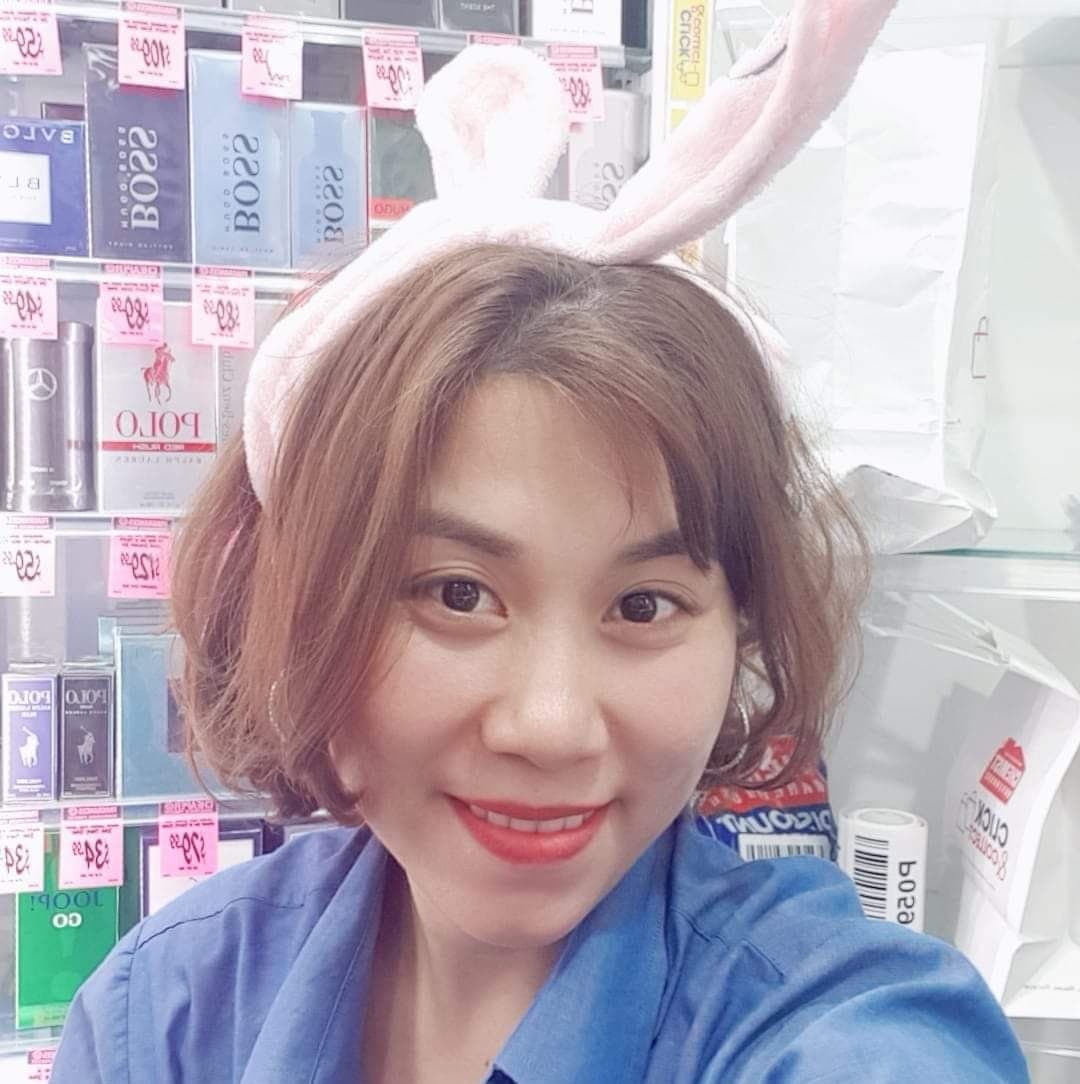 "Thank you to Job Ready Master for helping me find a job that meets my expectations. I graduated three years ago but struggled to find work. Before this, I didn't have any experience in accounting, so I assumed I would never be able to find a job in this field. However, after completing the 5-week training with JRM, I've grasped the necessary knowledge to prepare for job hunting. Surprisingly, I was invited to an interview even before the course ended. Mr. Van and Ms. Ha were extremely supportive throughout my learning process and job search, particularly during CV revisions and interview preparation. I strongly recommend this course to recent graduates or those who have been graduated for a while but are still seeking jobs in the accounting field. After the course, you will gain much more confidence and it will be easier to find the job you desire. Once again, I highly recommend this to those who are seeking jobs in accounting like me.  I would also like to express my sincere gratitude to the JRM team for helping me a lot during and after the course. I hope more people will get to know the JRM team better to achieve success in their job search in accounting."